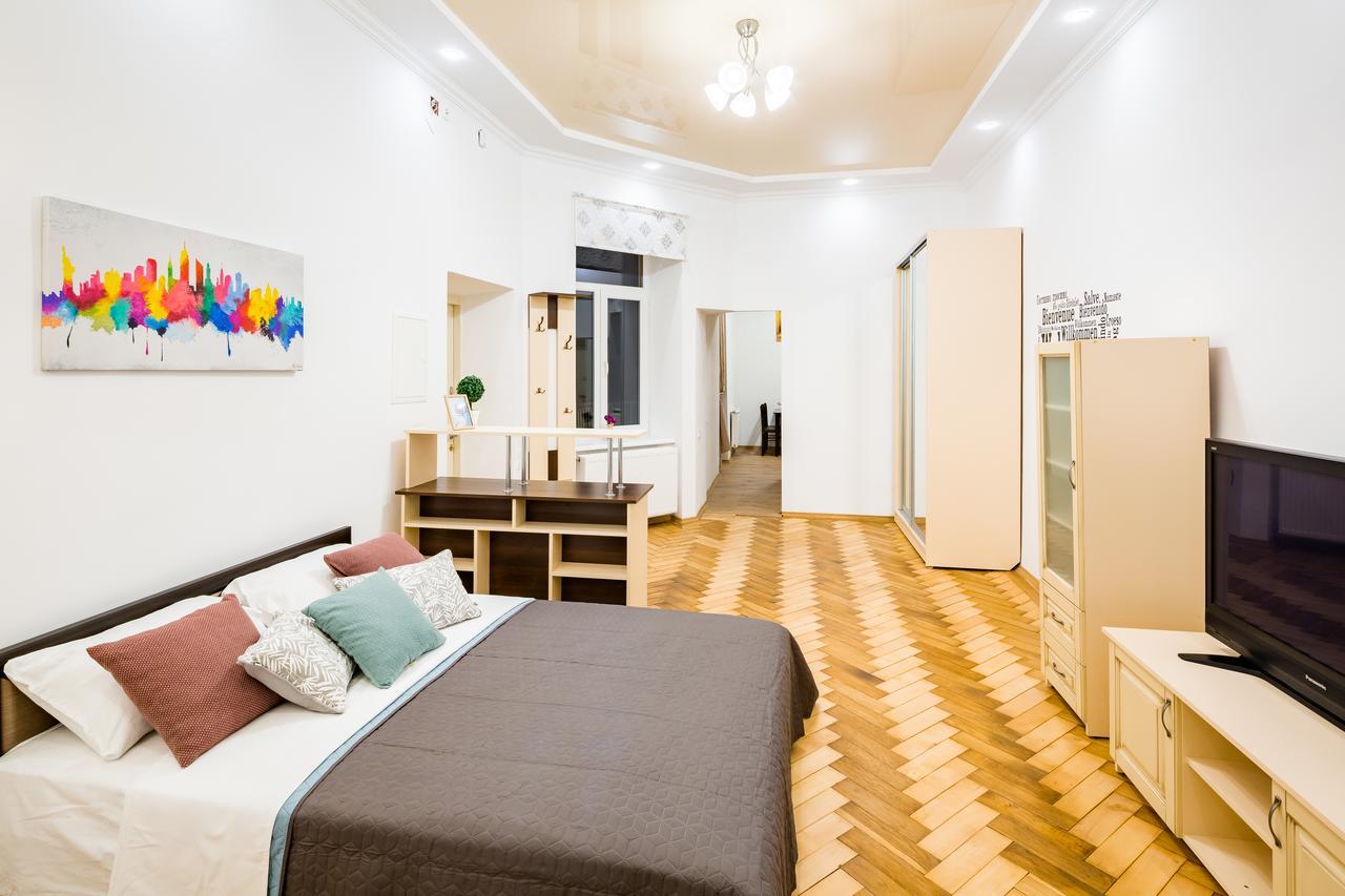 公寓 Bright And Cozy With Balcony