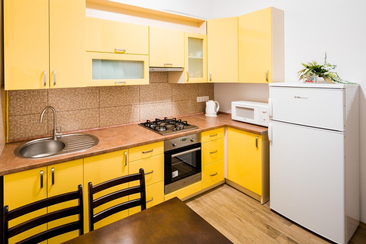 Bright And Cozy With Balcony Lviv